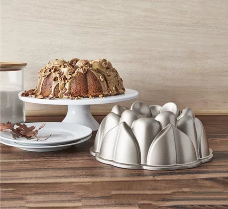   bundt pan