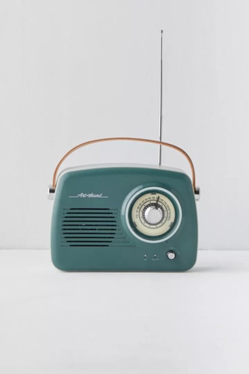 ART+SOUND Vintage bezvadu skaļrunis ar FM radio, 50 USD veikalā Urban Outfitters