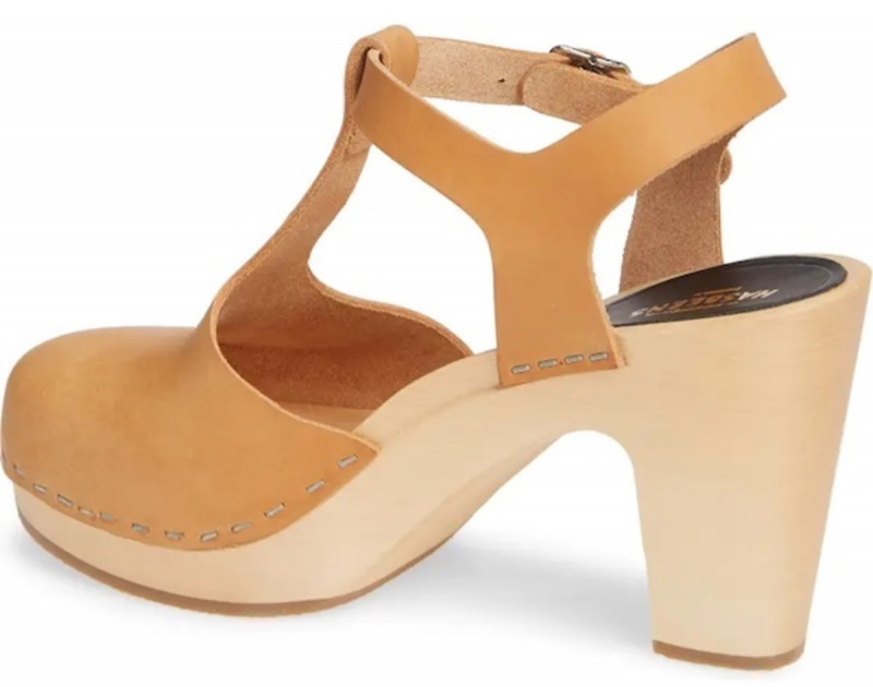 Pompa svedese Hasbeen Sky con cinturino a T, $ 290 a Nordstrom