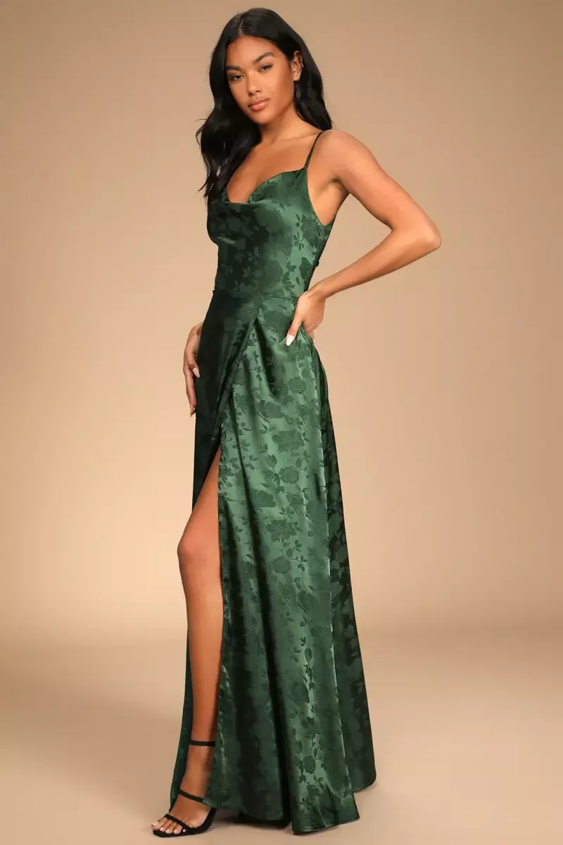   Abito lungo semplice da sogno in jacquard floreale di raso verde smeraldo