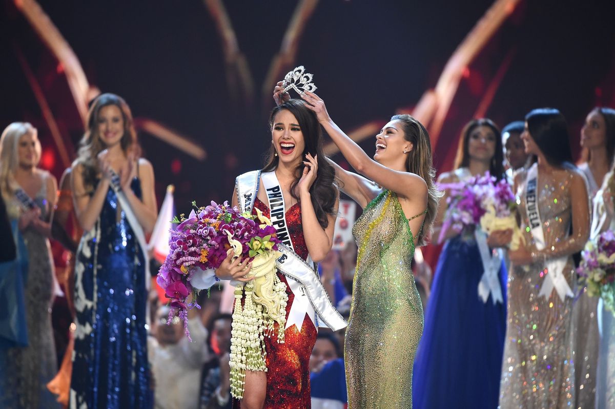 Miss Philippines Catriona Gray bliver kronet til Miss Universe 2019 af den udadvendte titelindehaver Demi-Leigh Nel-Peters.