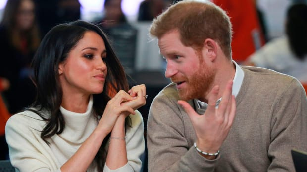   Netflix'teki 'Harry & Meghan'da Meghan Markle ve Prens Harry ilk buluşmalarında nereye gittiklerini anlatıyor. Burada, Britanya's Prince Harry (R) and fiancee US actress Meghan Markle (L) attend an event hosted by social enterprise Stemettes to celebrate International Women's Day at Millennium Point in Birmingham on March 8, 2018. - Prince Harry and Meghan Markle visited Birmingham to learn more about the work of two projects which support young people from the local community. The event at Millennium Point aims to inspire the next generation of young women to pursue careers in Science, Technology, Engineering and Maths (STEM). (Photo by Ian Vogler / POOL / AFP) (Photo by IAN VOGLER/POOL/AFP via Getty Images)