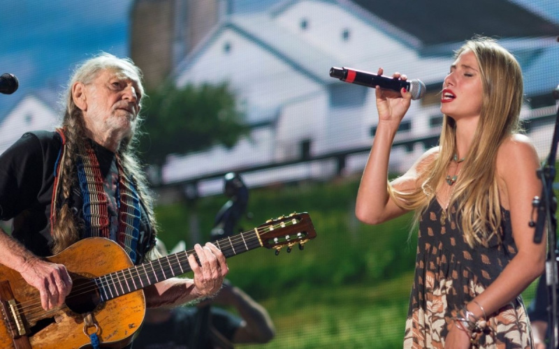   Willie Nelson, Lily Meola