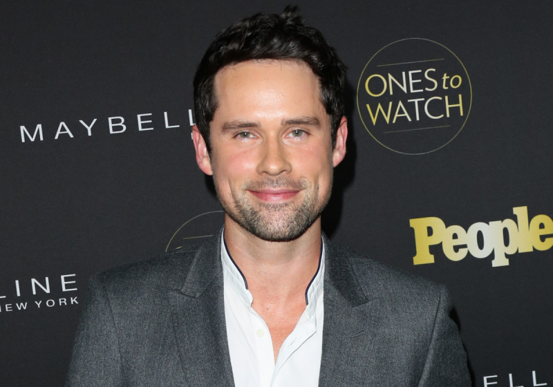   El actor Benjamin Hollingsworth asiste a personas's "Ones To Watch" at E.P. & L.P. on October 13, 2019 in West Hollywood, California.