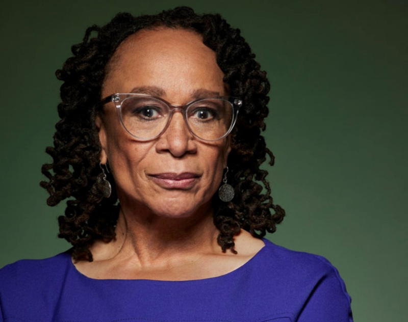 S. Epatha Merkerson als Sharon Goodwin