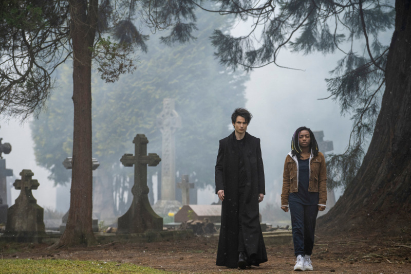 Tom Sturridge nei panni di Dream e Vanesu Samunyai nei panni di Rose Walker"The Sandman"