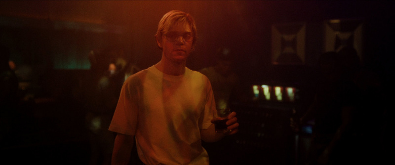   Evan Peters als Jeffrey Dahmer in"DAHMER - Monster: The Jeffrey Dahmer Story" on Netflix
