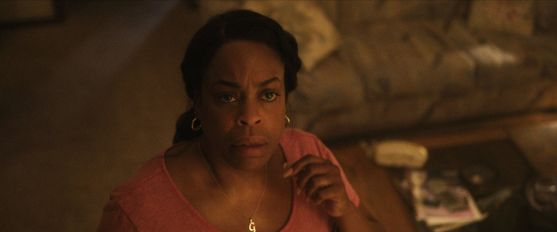   Niecy Nash als Glenda Cleveland in"DAHMER - Monster: The Jeffrey Dahmer Story" on Netflix