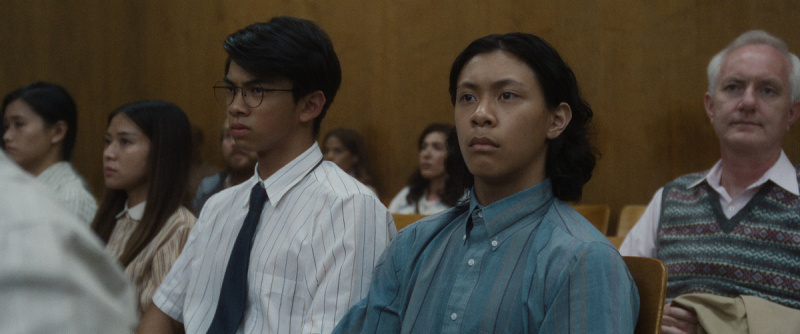   Brayden Maniago als Somsack-Synthesizer und Kieran Tamondong als Konerak-Synthesizer"DAHMER - Monster: The Jeffrey Dahmer Story" on Netflix