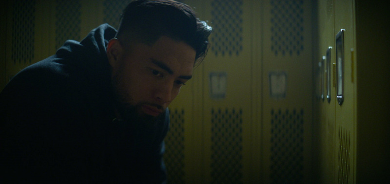   Løgnen'o appears pensive in a locker room in a scene from the Netflix documentary "Untold: The Girlfriend Who Didn't Exist."