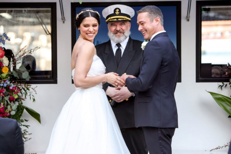   Miranda Rae Mayo, Taylor Kinney