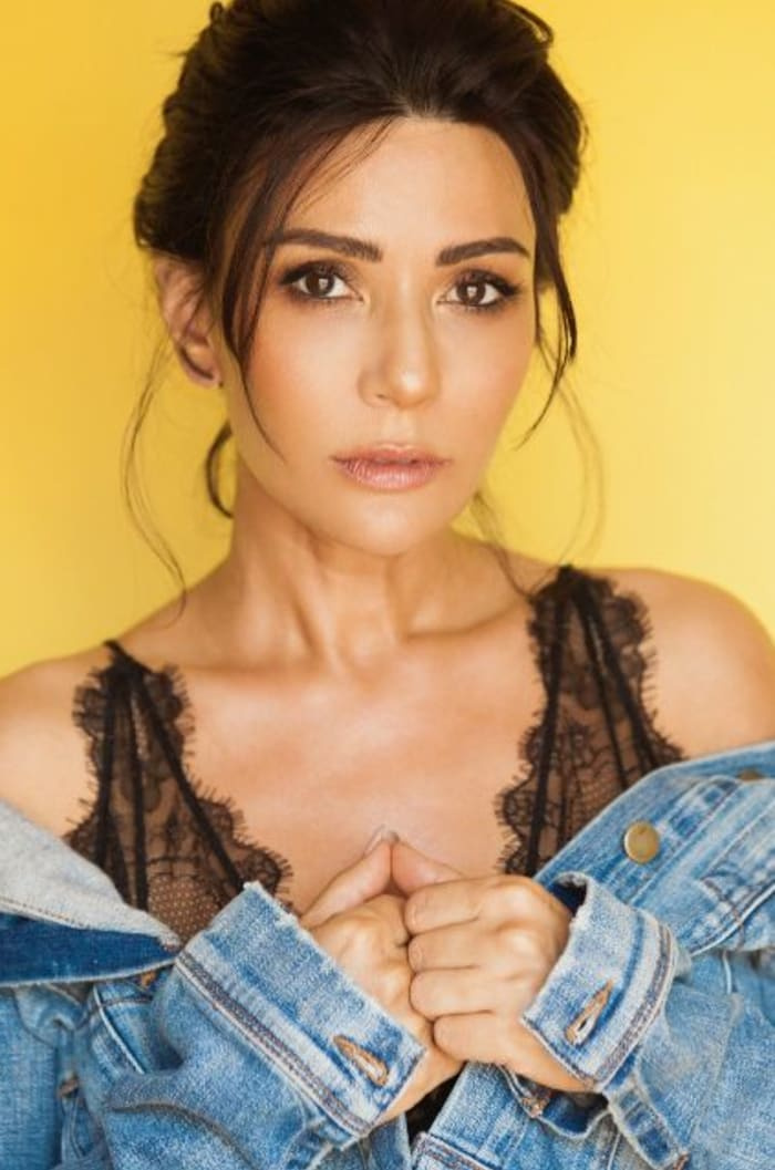   WeWishYouAMredchtmas_MarisolNichols