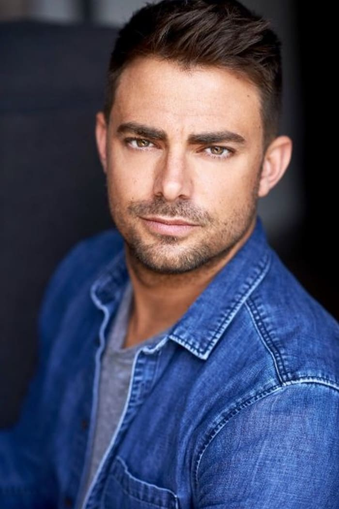   TheHolidaySitter_JonathanBennett