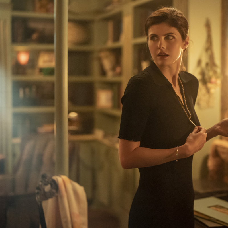Alexandra Daddario nel ruolo della dottoressa Rowan Fielding in 'Anne Rice's Mayfair Witches" on AMC
