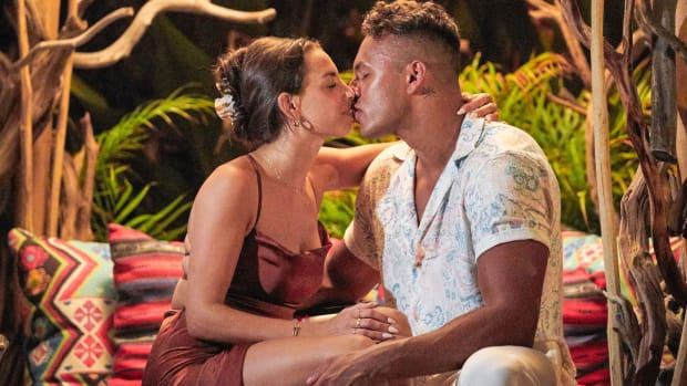  bachelor-i-paradis-er-genevieve-og-aaron-sammen