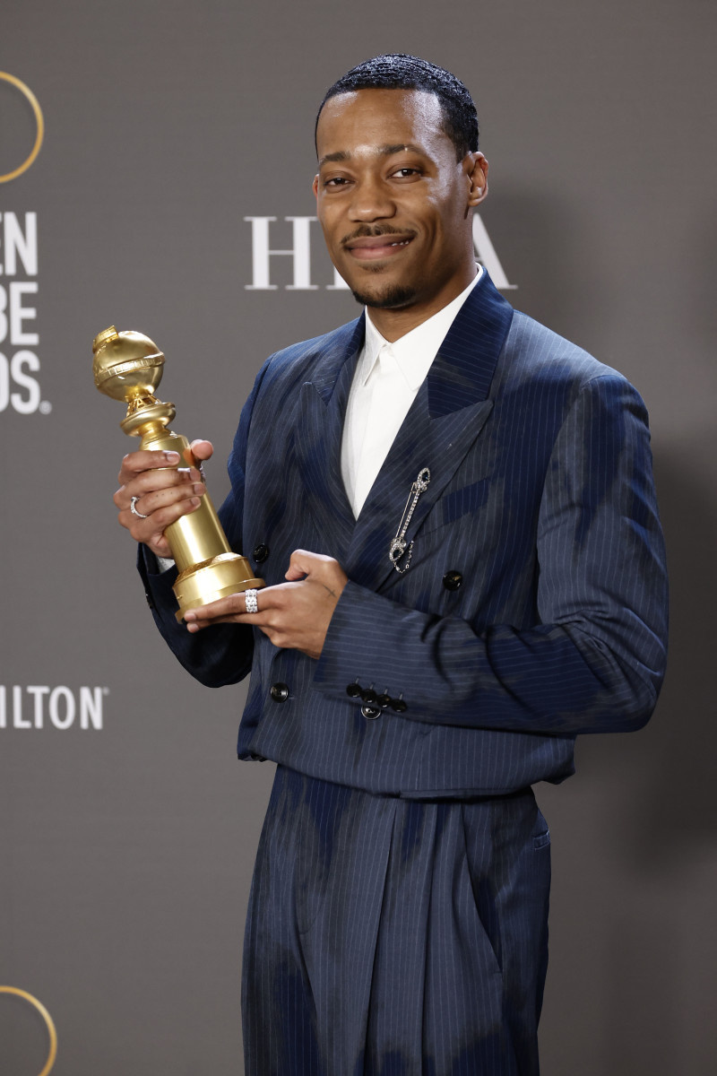   ビバリー ・ ヒルズ、カリフォルニア州 - 1 月 10 日: タイラー ジェームズ ウィリアムズ ポーズ最優秀助演男優賞 - テレビ シリーズ"Abbott Elementary" in the press room during the 80th Annual Golden Globe Awards at The Beverly Hilton on January 10, 2019 in Beverly Hills, California. (Photo by Frazer Harrison/WireImage)