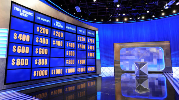  CULVER CITY, CA – BALANDŽIO 17 d.: Bendras vaizdas į filmavimo aikštelę"Jeopardy!" Million Dollar Celebrity Invitational  Tournament Show Taping on April 17, 2019 in Culver City, California.  (Photo by Amanda Edwards/Getty Images)